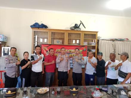 Jumat Curhat bersama anggota Kepolisian dari Polsek Seririt